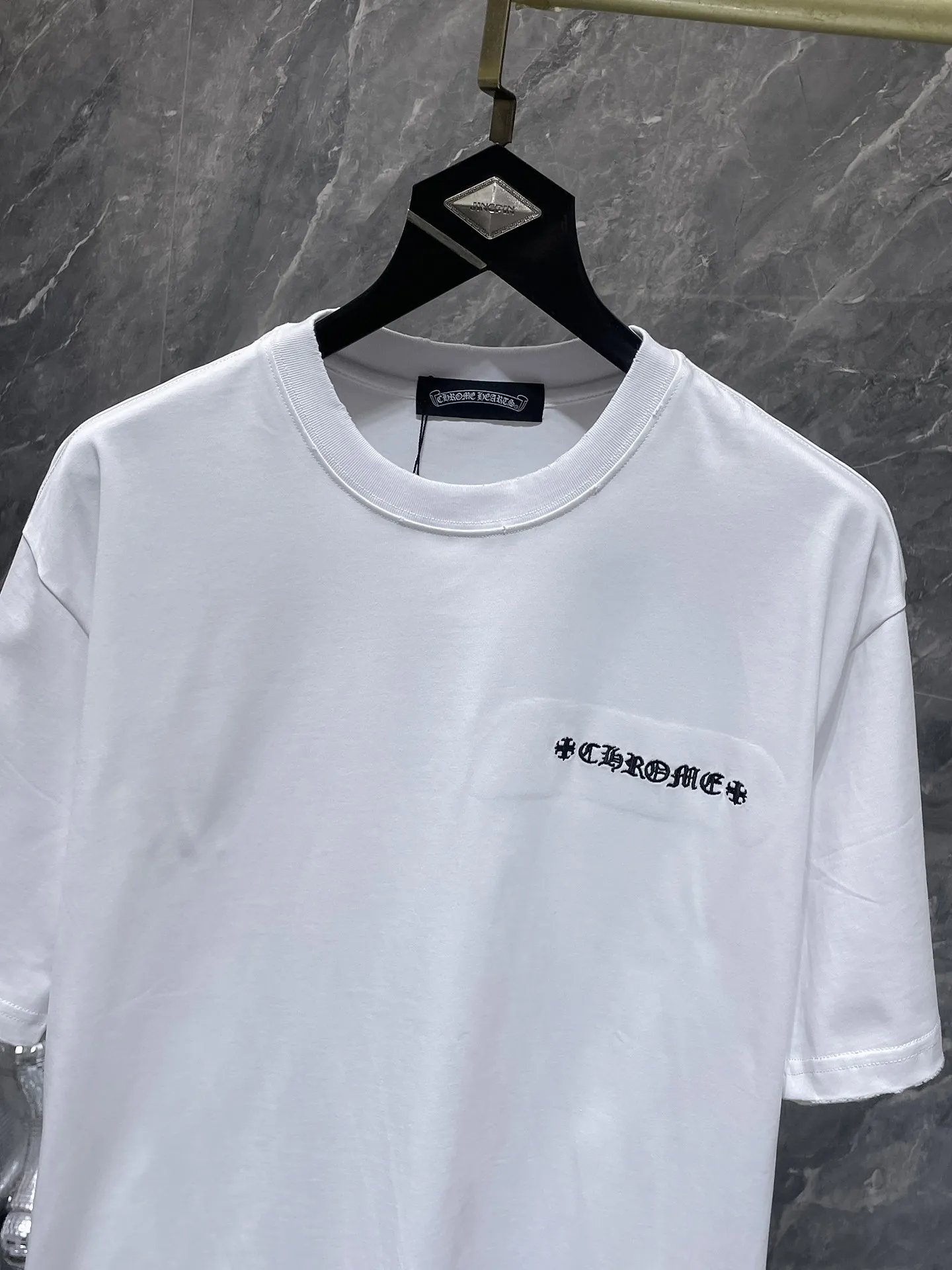 P150 new Chrome Hearts 25ss worn model for summer! High-weight, environmentally friendly and high-quality top-quality fabric 280g Crow contrast graffiti frayed embroidered short sleeves. Counter synchronization. 1:1 replica version. Recommended colors: black, white, gray. Size: S, M, L, XL